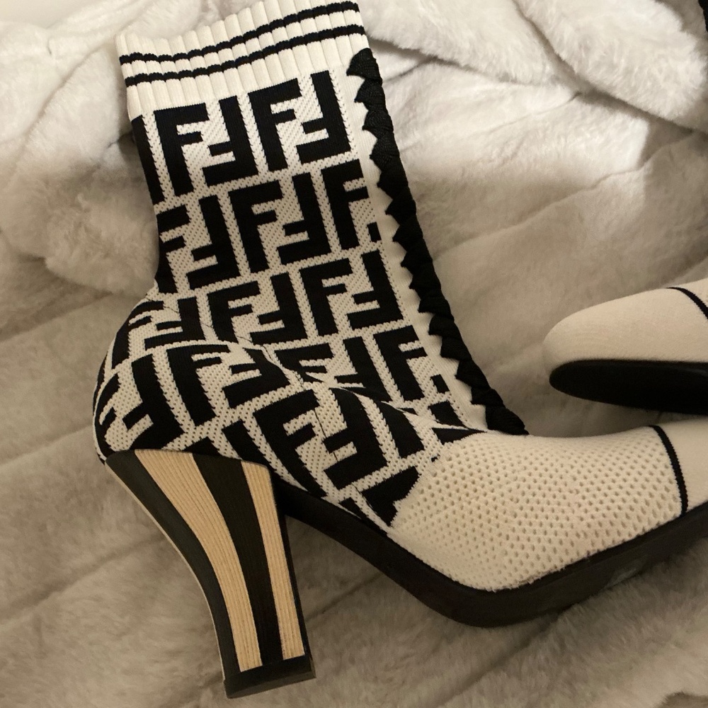 Fendi Black/White Sweater Ankle Boots Size 37 - Picture 15 of 16